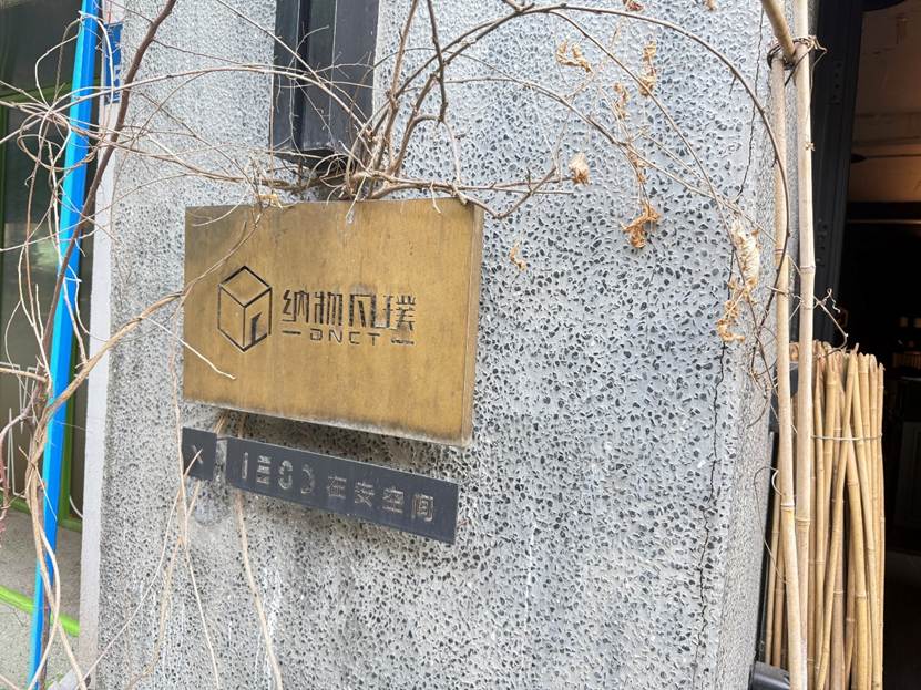 图片包含 建筑, 游戏机, 街道 AI 生成的内容可能不正确。